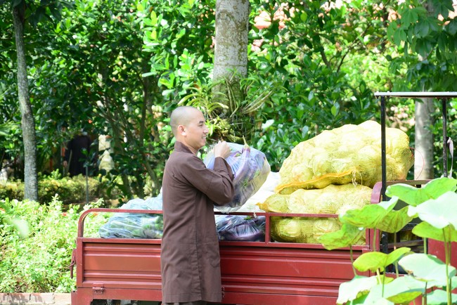 Continuing to support people in need in the Covid-19 pandemic of Hoang Phap Pagoda (series 4)